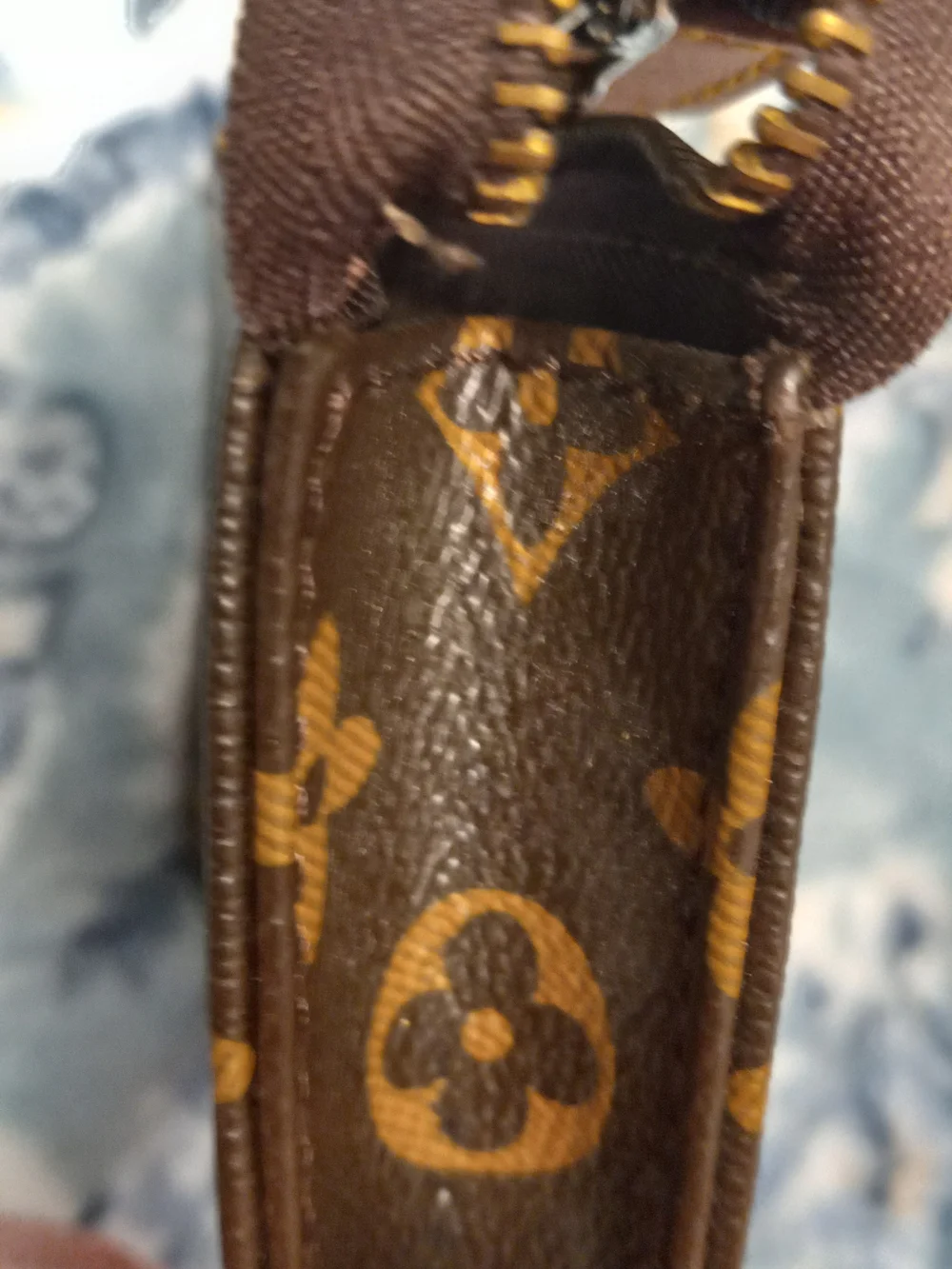 Louis Vuitton compact louis